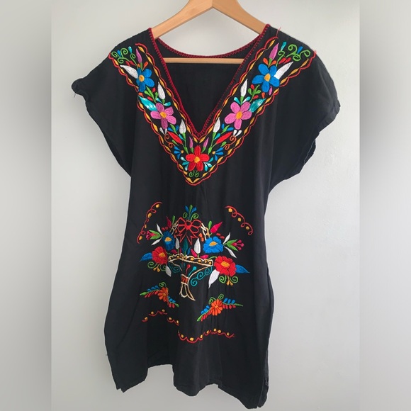 Source Unknown Tops - Black Embroidered Floral Tunic Top
